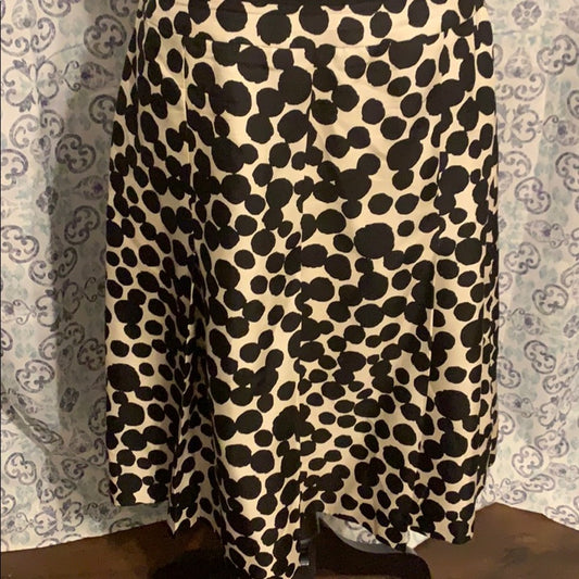 Size 6 Banana Republic silk skirt black and cream