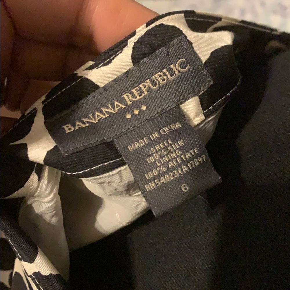 Size 6 Banana Republic silk skirt black and cream