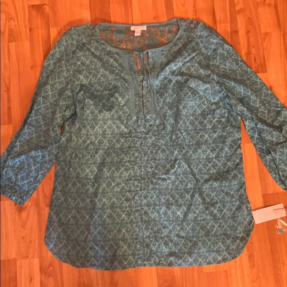 Beautiful size 18 NWT blouse w/crochet accents