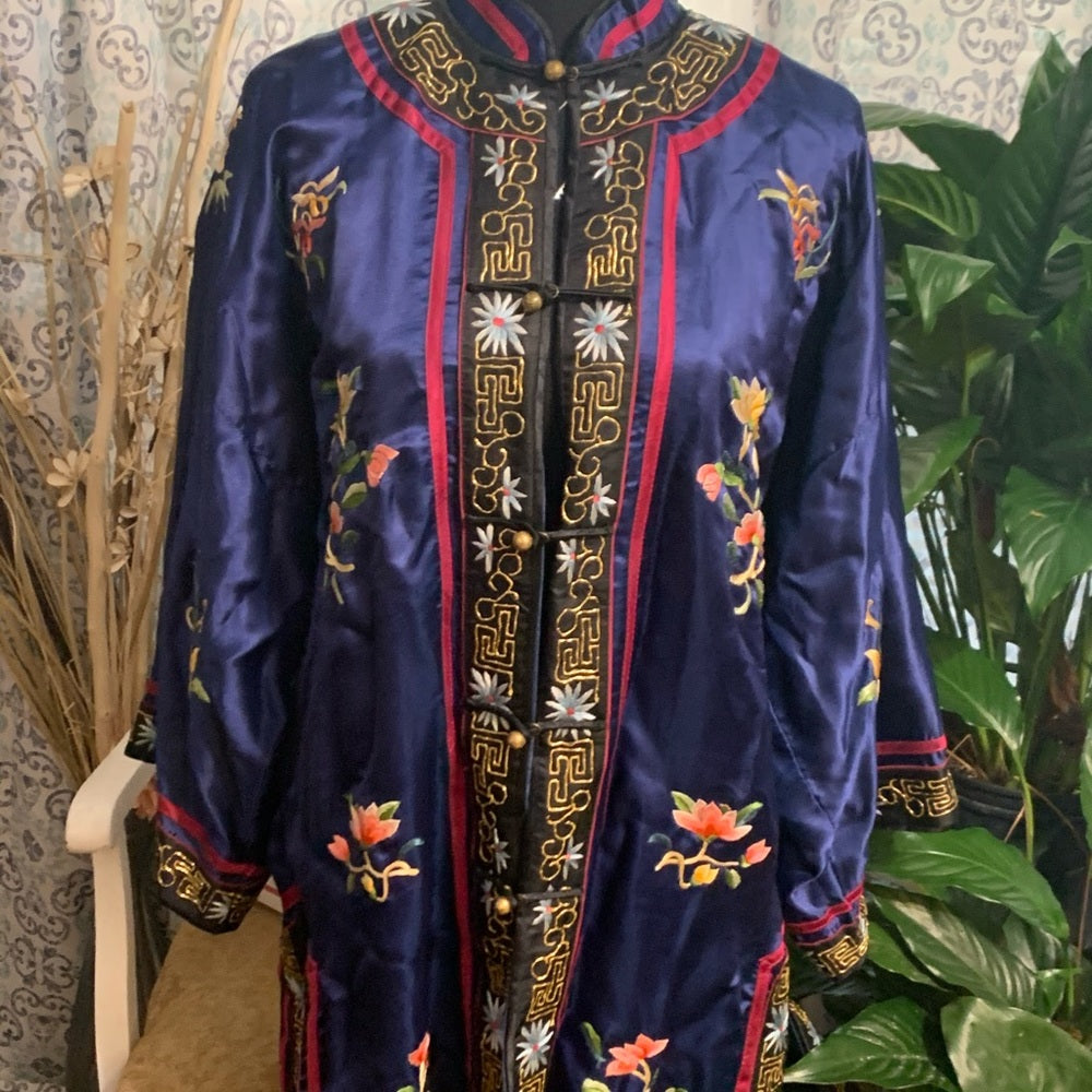 Beautiful oriental top. EUC