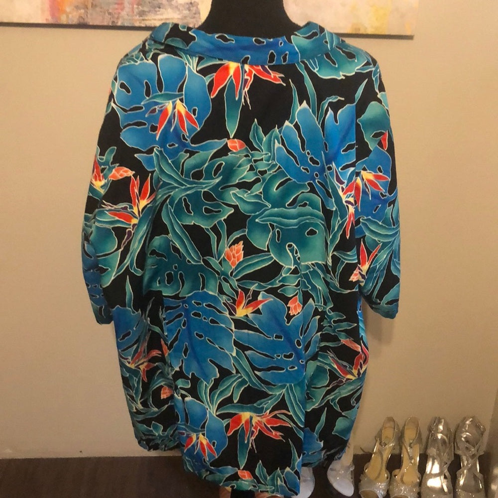 Hilo Hattie Sz 3x multi color lady’s top