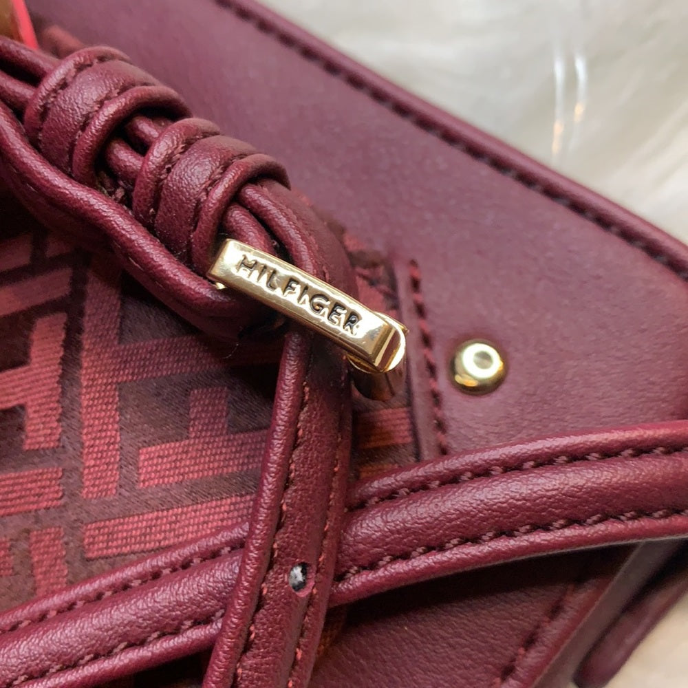 Tommy Hilfiger crossbody burgundy