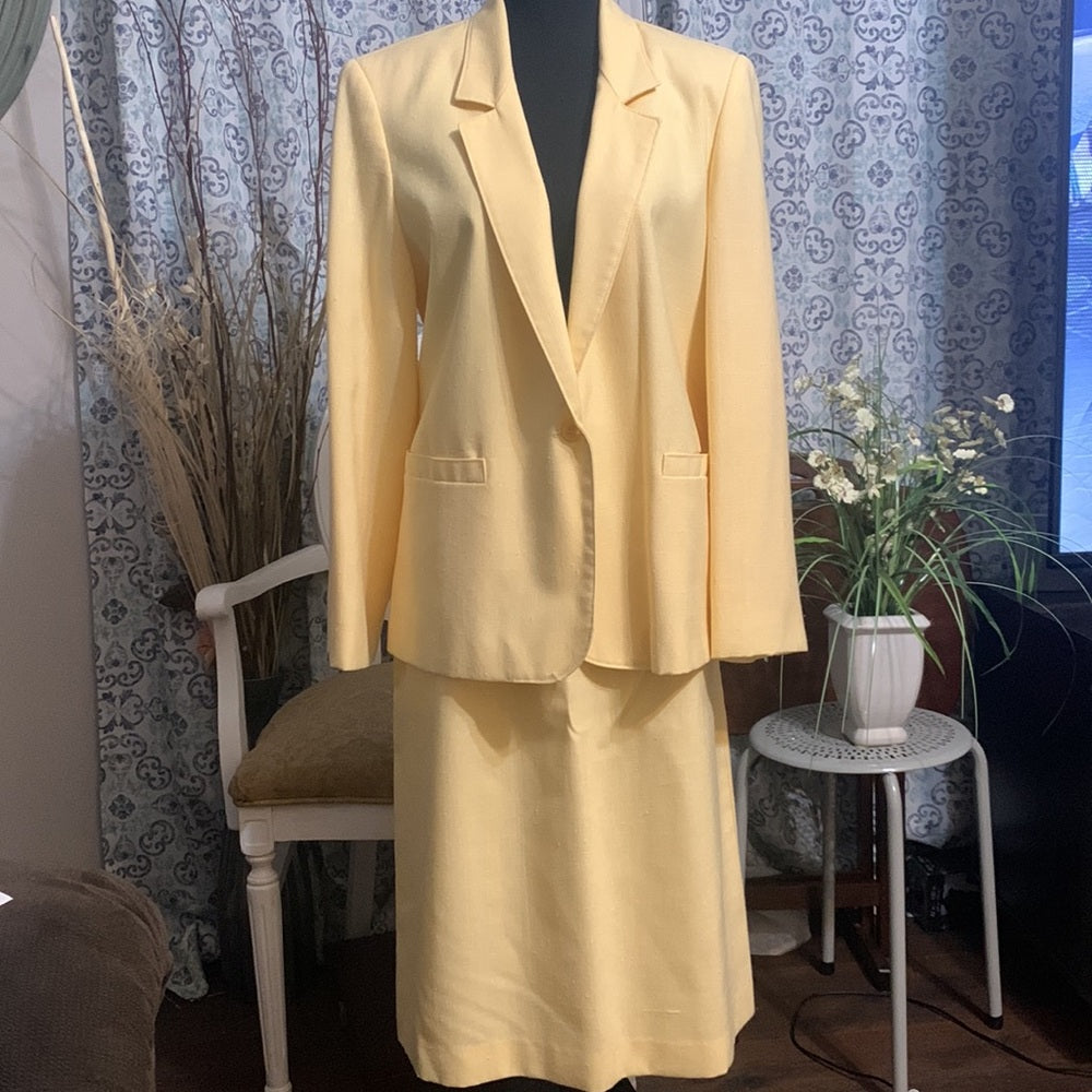 EUC vintage linen skirt suit by Radcliffe 80s