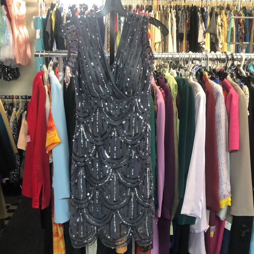 Marina sz 4 gray w/ sequins short lady’s formal dress