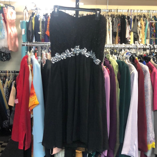 Speechless sz 13 black w/ sequins short formal dress