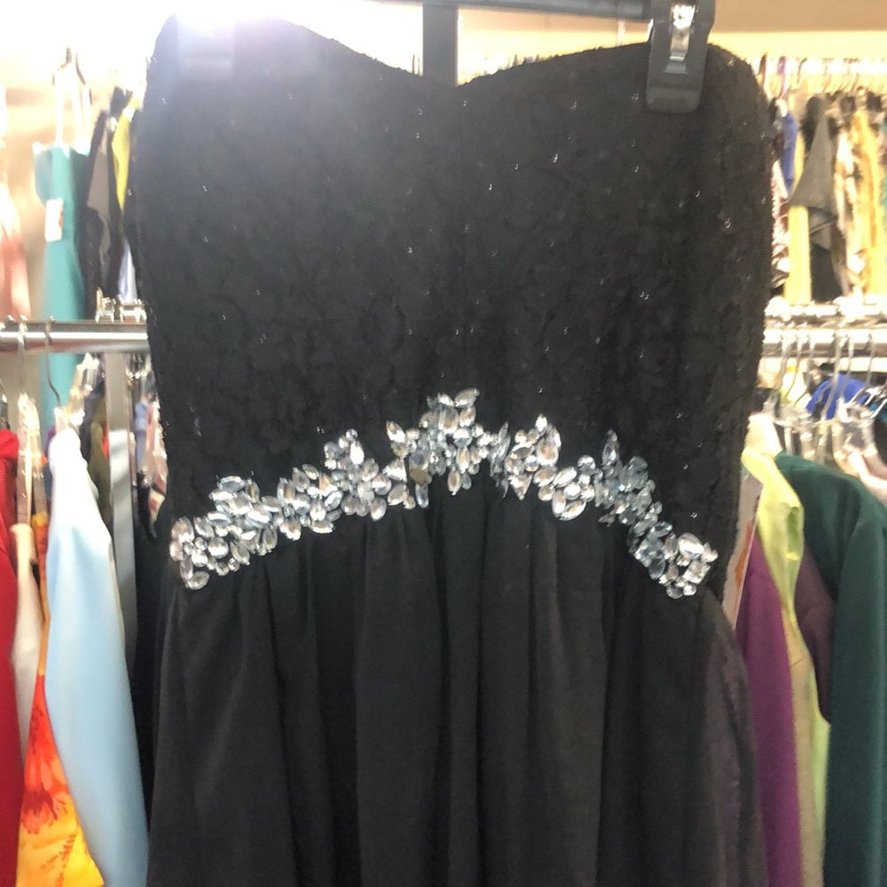 Speechless sz 13 black w/ sequins short formal dress