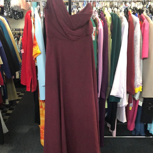 Celebrate sz 8 burgundy long formal dress