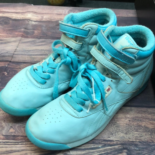 Reebok sz 8 light blue women’s sneakers