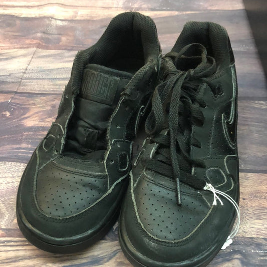 Nike sz 4y boys black sneakers