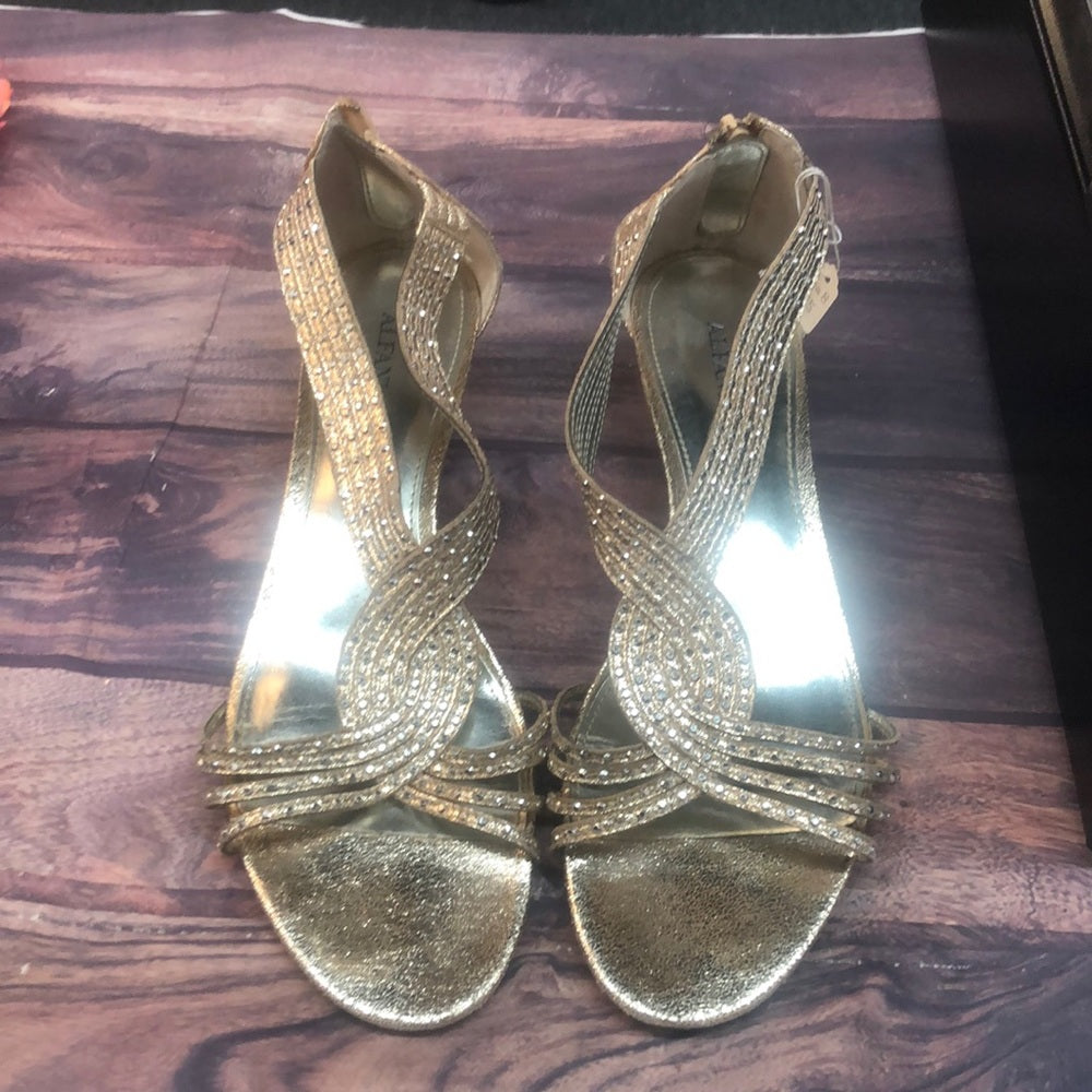 Alfani sz 8 gold w/ sequins shoes