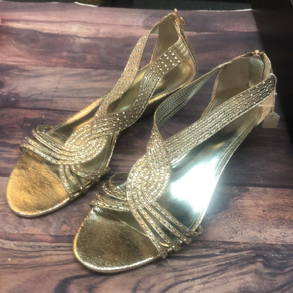 Alfani sz 8 gold w/ sequins shoes