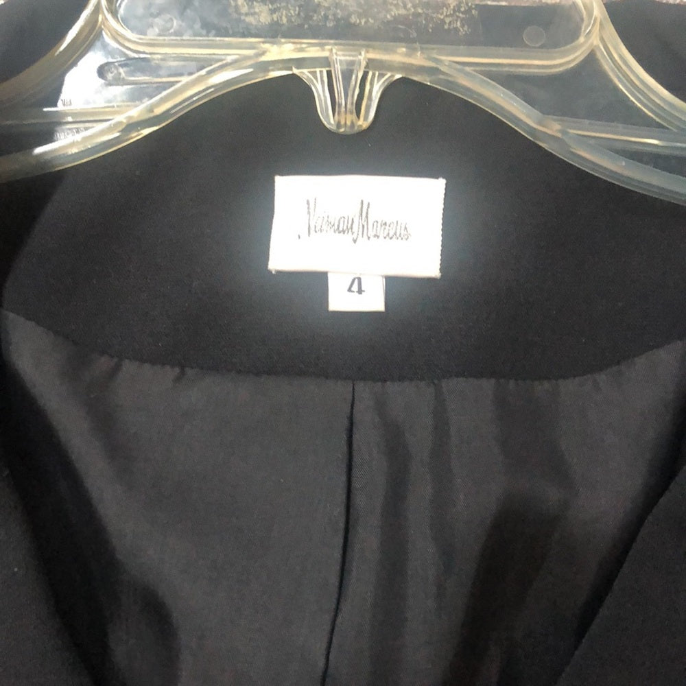 Neiman Marcus sz 4 black blazer