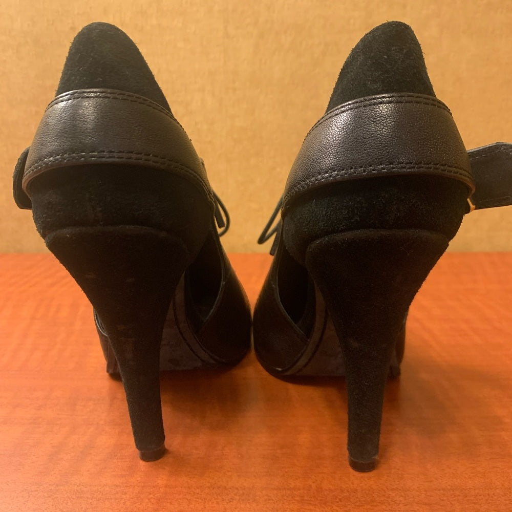 ELIZABETH AND JAMES
Suede T-Strap Pumps size 7B