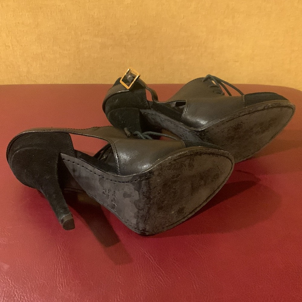 ELIZABETH AND JAMES
Suede T-Strap Pumps size 7B