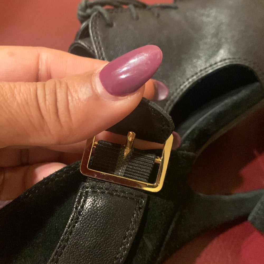 ELIZABETH AND JAMES
Suede T-Strap Pumps size 7B