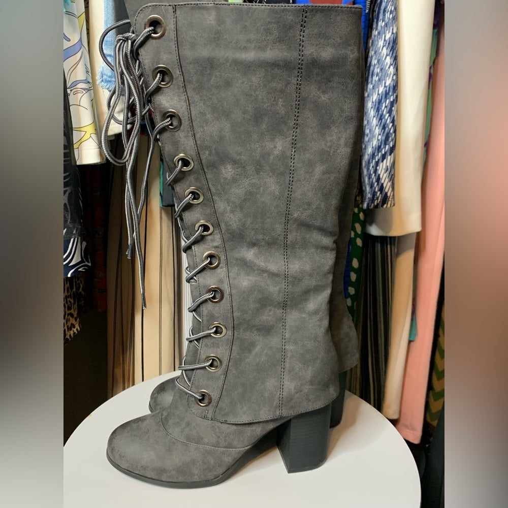 Size 8W gray boots