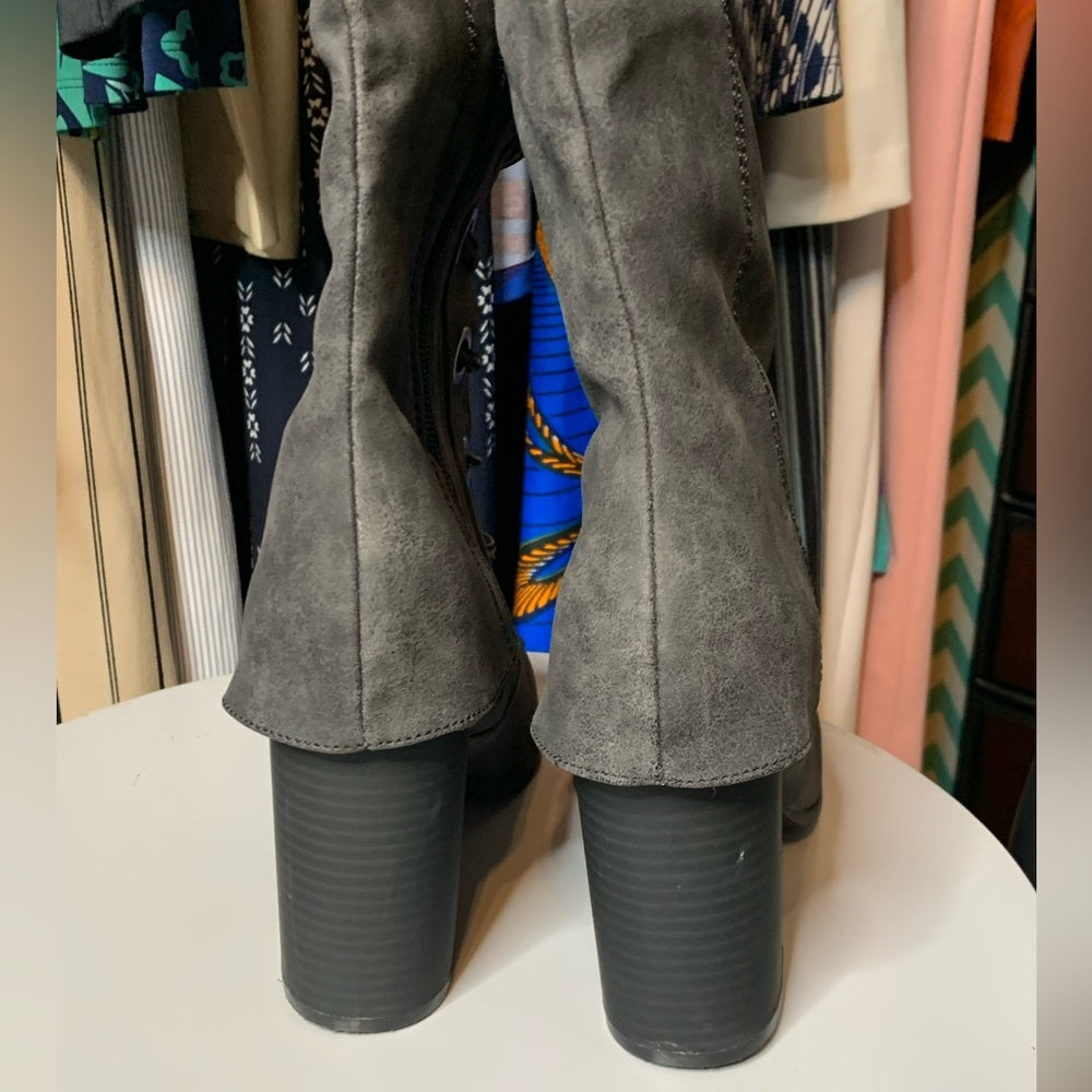 Size 8W gray boots