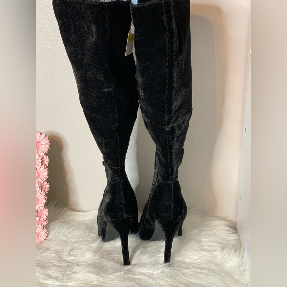 Size 8 velvet heeled boots